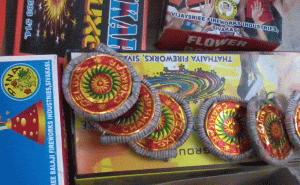 Read more about the article ഇത്തവണ വിഷുവിന് പടക്കം ഓണ്‍ലൈനിലെത്തില്ല; വില്‍പന തടഞ്ഞ് കേരളാ ഹൈക്കോടതി