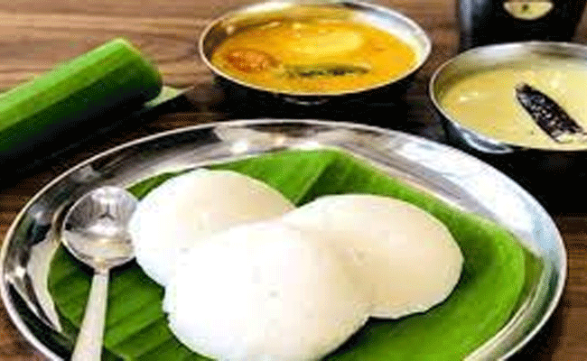 You are currently viewing തൃശൂരിൽ വീട്ടിൽ നിന്നും ഭക്ഷണം കഴിച്ച ഗൃഹനാഥൻ മരിച്ചു: ഭാര്യയടക്കം 3 പേർ ചികിത്സയിൽ; ദുരൂഹത; ഭക്ഷ്യവിഷബാധയെന്നും സംശയം