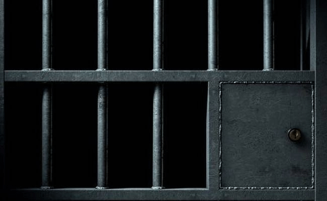 You are currently viewing കേരളത്തിൽ ജയിലുകളിൽ മതപഠന ക്ലാസുകളും ആത്യാന്മിക ക്ലാസുകളും വേണ്ട; ഉത്തരവിട്ട് ജയിൽ മേധാവി ബൽറാം കുമാർ ഉപാധ്യായ