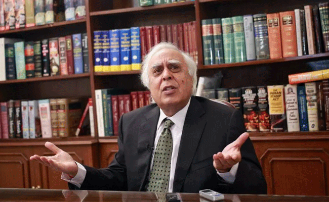 You are currently viewing പ്രധാനമന്ത്രിയും കേന്ദ്ര ആഭ്യന്തര മന്ത്രിയും നിശ്ശബ്ദത പാലിക്കുന്നു; രാമനവമി ആക്രമണങ്ങളിൽ പ്രതികരണവുമായി കപിൽ സിബൽ