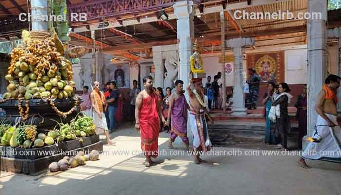 Read more about the article ഭക്തിസാന്ദ്രമായ അന്തരീക്ഷത്തിൽ മധുർ മദനന്തേശ്വര വിനായക ക്ഷേത്രം; വാർഷിക മഹോത്സവത്തിൻ്റെ കൊടിയിറക്കത്തിന് വൻ ഭക്തജനത്തിരക്ക്