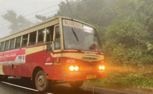 Read more about the article മുപ്പത് ശതമാനം നിരക്ക് ഇളവ് പ്രഖ്യാപിച്ച് കെ.എസ്.ആർ.ടി.സി; അനധികൃതമായി ഓടുന്ന സ്വകാര്യ ബസ് സർവീസുകളെ നേരിടാൻ പുതിയ തീരുമാനം