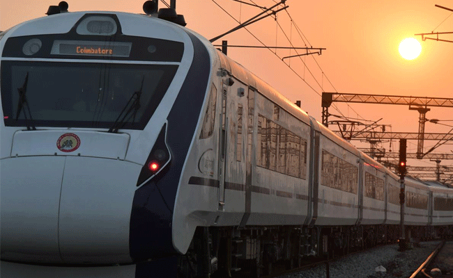 You are currently viewing കേരളത്തിലേക്ക് വന്ദേഭാരത് ട്രെയിൻ; ഔദ്യോ​ഗികമായി അറിഞ്ഞിട്ടില്ലെന്ന് സംസ്ഥാന സർക്കാർ