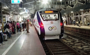 Read more about the article കേരളത്തിലെ ആദ്യ വന്ദേ ഭാരത് ട്രെയിൻ സമയക്രമവും നിരക്കും നിശ്ചയിച്ചു; തിരുവനന്തപുരം – കണ്ണൂർ 1400 രൂപ; എക്‌സിക്യൂട്ടീവ് കോച്ചില്‍ 2400 രൂപ