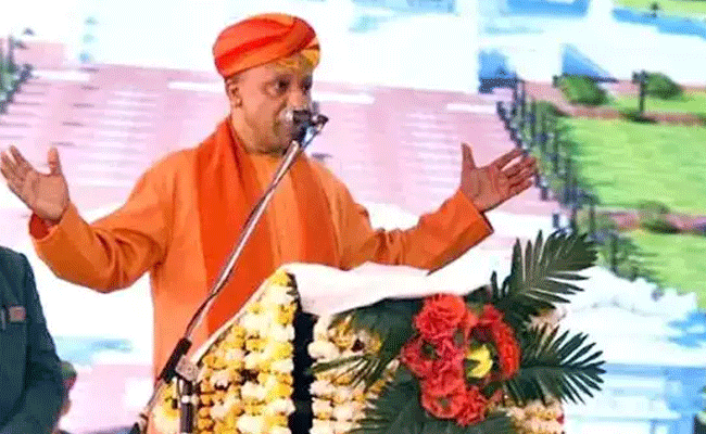 Read more about the article അയോധ്യയിൽ യോഗി ആദിത്യനാഥിൻ്റെ ജലാഭിഷേകം ; വെള്ളം എത്തിക്കുന്നത് 155 രാജ്യങ്ങളിലെ നദികളിൽ നിന്ന്