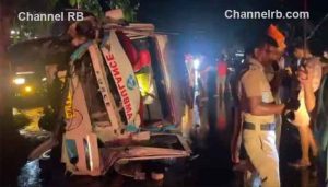 Read more about the article ആംബുലൻസ് നിയന്ത്രണം വിട്ട് മറിഞ്ഞ് രോഗി ഉൾപ്പെടെ മൂന്നുപേർ മരിച്ചു; പരിക്കേറ്റവരെ ആശുപത്രിയിലേക്ക് മാറ്റിയ മറ്റൊരു ആംബുലൻസും അപകടത്തിൽപ്പെട്ടു