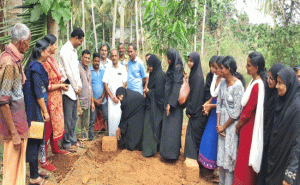 Read more about the article വീണ്ടും സ്‌നേഹ വീടുമായി ചെമ്മനാട് കുടുംബശ്രീ സി.ഡി.എസ്; ഗീതാറാണിക്ക് ഇനി കുടുംബശ്രീയുടെ കൈത്താങ്ങ്