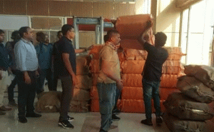 Read more about the article കൊച്ചിയിൽ 15,000 കോടി രൂപയുടെ മയക്കുമരുന്ന് കണ്ടെടുത്തത് മുങ്ങിത്തുടങ്ങിയ കപ്പലില്‍നിന്ന്; അന്വേഷണം പാകിസ്താനിലെ രാജ്യാന്തര റാക്കറ്റായ ഹാജി സലീം ഗ്രൂപ്പിലേക്ക്