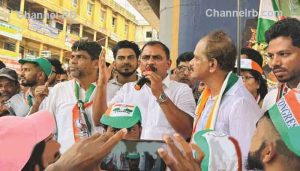 Read more about the article കര്‍ണാടക തിരഞ്ഞെടുപ്പ്; പ്രചരണ രംഗത്ത് എ.കെ.എം അഷ്‌റഫ് എം.എൽ.എ, കവലകളിലും വീടുകളിലും പ്രാദേശിക ഭാഷകളിലാണ് വോട്ടഭ്യര്‍ത്ഥന