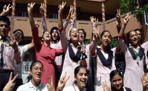 Read more about the article എസ്.എസ്.എല്‍.സി പരീക്ഷാഫലം പ്രഖ്യാപിച്ചപ്പോള്‍ വിജയശതമാനത്തില്‍ മുന്നില്‍ കണ്ണൂര്‍ ജില്ല