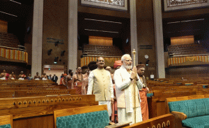 Read more about the article പാര്‍ലമെന്റ് ഔദ്യോഗികമായി ഉദ്ഘാടനം ചെയ്തു; പുതിയ പാര്‍ലമെന്റ് മന്ദിരത്തിൽ സ്ഥാപിച്ച ചെങ്കോൽ രാജ്യത്തിന് മാർഗദർശിയാകും: പ്രധാനമന്ത്രി