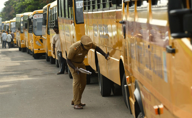 Read more about the article സംസ്ഥാനത്തെ സ്‌കൂള്‍ വാഹനങ്ങള്‍ 31നകം രജിസ്റ്റര്‍ ചെയ്യണം; ഇല്ലെങ്കിൽ ഫിറ്റ്നസില്ല