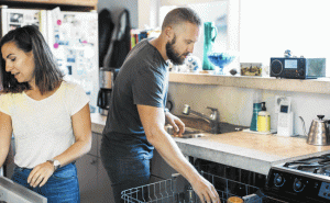 Read more about the article വീട്ടുജോലികളിൽ പുരുഷന്മാർ സഹായിക്കാറുണ്ടോ? കണ്ടെത്താൻ ആപ്പുമായി ഒരു രാജ്യം