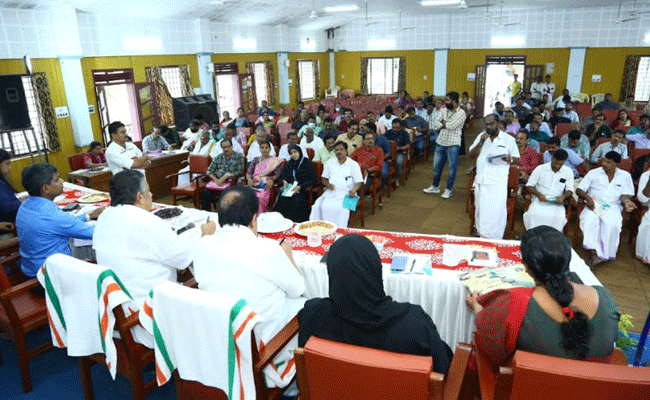 You are currently viewing ജില്ലയിലെ തീരദേശമേഖലയിലെ പ്രശ്നങ്ങളും പരിഹാരവും ചര്‍ച്ച ചെയ്തു; ‘തീരസദസ്സി’നെ വരവേറ്റ് കാസര്‍കോട്