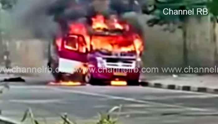 Read more about the article ആംബുലൻസിന് തീയിട്ടു; വെന്തുമരിച്ചത് മൂന്നുപേർ; വെടിയേറ്റ് ഗുരുതരമായി പരിക്കേറ്റ കുട്ടിയെ ആശുപത്രിയിലേക്ക് കൊണ്ടുപാകുന്നതിനിടെയായിരുന്നു ദാരുണ സംഭവം