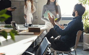 Read more about the article സഹപ്രവർത്തകയോട് അരോചകമാകുന്ന വിധം ശരീരഭംഗിയെക്കുറിച്ച് പറയുന്നതും ഡേറ്റിന് വിളിക്കുന്നതും ലൈംഗിക പീഡനത്തിൻ്റെ പരിധിയില്‍; മുംബൈ സെഷൻസ് കോടതി പറയുന്നു