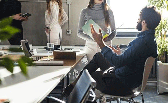 You are currently viewing സഹപ്രവർത്തകയോട് അരോചകമാകുന്ന വിധം ശരീരഭംഗിയെക്കുറിച്ച് പറയുന്നതും ഡേറ്റിന് വിളിക്കുന്നതും ലൈംഗിക പീഡനത്തിൻ്റെ പരിധിയില്‍; മുംബൈ സെഷൻസ് കോടതി പറയുന്നു