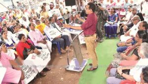 Read more about the article എന്‍ഡോസള്‍ഫാന്‍ പട്ടികയില്‍ നിന്ന് ഒഴിവാക്കിയവരെ തിരിച്ചെടുക്കണം; ദുരിതബാധിതരുടെ സമരം വീണ്ടും തുടങ്ങി