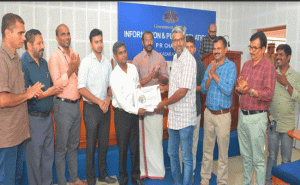 Read more about the article ജില്ലാ ഇന്‍ഫര്‍മേഷന്‍ ഓഫീസ് ഏര്‍പ്പെടുത്തിയ മാധ്യമ പുരസ്‌കാരം വിതരണം ചെയ്തു; മാധ്യമങ്ങള്‍ തിരുത്തല്‍ ശക്തിയാകണമെന്ന് കളക്ടര്‍ കെ. ഇമ്പശേഖര്‍