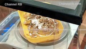 Read more about the article വിമാന താവളത്തില്‍ പരിശോധന കഴിഞ്ഞിറങ്ങിയ യാത്രക്കാരനിൽ നിന്ന് സ്വര്‍ണം പിടിച്ചു; കാസര്‍കോട് സ്വദേശിയെ പൊലീസ് അറസ്റ്റ് ചെയ്‌തു