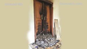 Read more about the article യൂത്ത് കോണ്‍ഗ്രസ് പ്രവര്‍ത്തകൻ്റെ നിര്‍മ്മാണത്തിലുള്ള  വീടിന് തീയിട്ടു; വാതിലും കട്ടിലയും കത്തി നശിച്ചു