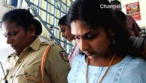 Read more about the article കസ്റ്റഡി വേണ്ട; കൈക്കു‌ഞ്ഞിനെ പരിചരിക്കാന്‍ അടുത്ത് വേണം, വ്യാജരേഖ ചമച്ച രാഖിക്ക് ഇടക്കാല ജാമ്യം അനുവദിച്ചു