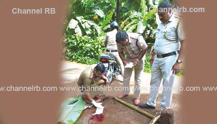 You are currently viewing റോഡിലെ രക്തക്കറ; ദുരൂഹത നീങ്ങിയില്ല, രക്തം പരിശോധനക്ക് അയച്ചു, പോലീസ് അന്വേഷണം ഊർജിതമാക്കി