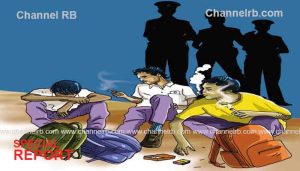 Read more about the article വിദ്യാർത്ഥികളെ ഇടനിലക്കാരാക്കി ലഹരിക്കച്ചവടം; പുതിയ തന്ത്രവുമായി ലഹരി മാഫിയ, പോലീസ് നിരീക്ഷണം ശക്തമാക്കി