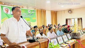 Read more about the article കർഷക ദിനത്തിൽ മാതൃകാ കർഷകരെ ആദരിച്ചു; തൃക്കരിപ്പൂരിൽ നാടൻ മത്സരങ്ങളും