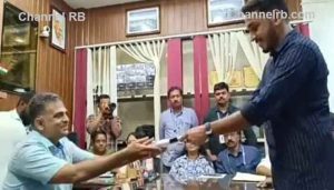 Read more about the article പുതുപ്പള്ളി ഉപതെരഞ്ഞെടുപ്പ്; എൽ.ഡി.എഫ് സ്ഥാനാർഥി ജെയ്ക്ക്.സി തോമസ് പത്രിക സമർപ്പിച്ചു; കെട്ടിവെക്കാനുള്ള പണം ഡി.വൈ.എഫ്.ഐ നൽകി