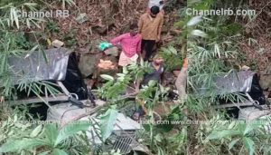 Read more about the article വയനാട്ടിൽ നാടിനെ നടുക്കിയ വാഹനാപകടം; ദുരന്തം തോട്ടം തൊഴിലാളികൾ സഞ്ചരിച്ച ജീപ്പ് കൊക്കയിലേക്ക് മറിഞ്ഞ്, ഒമ്പത് മരണം