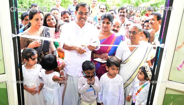 You are currently viewing വനിതാ ശിശുവികസന വകുപ്പിന് കീഴിലെ ജില്ലയിലെ ആദ്യത്തെ സ്‌മാർട് അങ്കണവാടി; ചെലവ് 42.9 ലക്ഷം, കുട്ടികളെ ആകർഷിക്കുന്ന മാതൃക