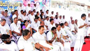 Read more about the article മണിപ്പൂരിലെ വംശീയവേട്ട; രാജ്‌മോഹന്‍ ഉണ്ണിത്താന്‍ എം.പിയുടെ നിരാഹാര സത്യാഗ്രഹം, പ്രമുഖർ അണിചേർന്ന ബഹുസ്വരത സംഗമവും