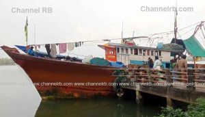 Read more about the article അനധികൃത മത്സ്യബന്ധനം; കര്‍ണാടക ബോട്ട് പിടികൂടി, 2.5 ലക്ഷം രൂപ പിഴ ഈടാക്കി