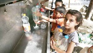 Read more about the article ഗസ്സയിൽ കുട്ടികളും ദുരിതത്തിൽ; രാവിലെ ഒരു കുപ്പി വെള്ളം മക്കള്‍ക്ക് കൊടുക്കും, ഈ ദിവസം ഇതുകൊണ്ട് കഴിയണമെന്ന് പറയും