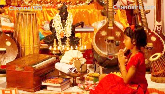 You are currently viewing പുസ്‌തകങ്ങളും പഠന ഉപകരണങ്ങളും പൂജക്ക് വെക്കുമ്പോൾ ഈ കാര്യങ്ങള്‍ അറിയണം