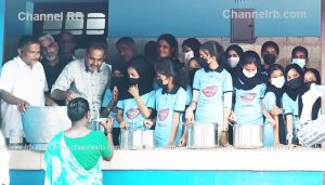 Read more about the article ഗാന്ധിജയന്തി; ആശുപത്രിയിൽ രോഗികൾക്ക് ഉച്ചഭക്ഷണം നൽകി, നാടെങ്ങും സേവന വാരാഘോഷം