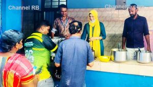 Read more about the article രോഗികൾക്ക് ഉച്ചഭക്ഷണം നൽകി വനിതാ ഡോക്ടർ; മാതൃകയായ കാരുണ്യ പ്രവർത്തനം