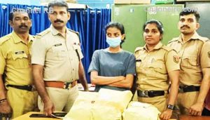 Read more about the article രഹസ്യ വിവരം വീട്ടില്‍ കഞ്ചാവെന്ന്; വളഞ്ഞിട്ടു പിടിച്ച ‘ബുള്ളറ്റ് ലേഡി’യുടെ ബാഗില്‍ ഒന്നര കിലോ കഞ്ചാവ്, പ്രതി ജയിലിൽ റിമാണ്ടിൽ