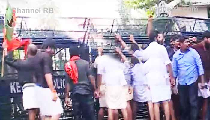 Read more about the article ശബരിമല പ്രശ്‌നം; യുവമോര്‍ച്ച നടത്തിയ സെക്രട്ടേറിയറ്റ്  മാര്‍ച്ചില്‍ സംഘര്‍ഷം