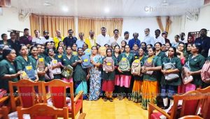 Read more about the article ഹരിത കർമ്മ സേനയെ ചേർത്തുപിടിച്ചു ലയൺസ് ക്ലബ്ബും ടൗൺ എഫ്.സി തൃക്കരിപ്പൂരും; ബാഗുകൾ വിതരണം ചെയ്‌തു