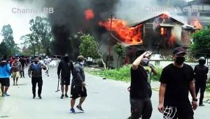 Read more about the article പൊലീസ് വേഷത്തിൽ എത്തിയവർ മണിപ്പൂരിൽ വെടിയുതിർത്ത സംഭവത്തിൽ അന്വേഷണം തുടങ്ങി; നാല് പേർ കൊല്ലപ്പെടുകയും 14 പേർക്ക് പരുക്ക് ഏൽക്കുകയും ചെയ്‌തിരുന്നു