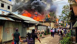 Read more about the article മണിപ്പൂരിൽ വീണ്ടും സംഘർഷം പുകയുന്നു; നാലുപേർ കൊല്ലപ്പെട്ടു, മലനിരകളിൽ വിറക് ശേഖരിക്കാൻ നാലുപേരെ കാണാതായി, ലീമാഖോങ് പവർ സ്റ്റേഷനിൽ വൻ ഇന്ധന ചോർച്ച അരുവികളിലേക്ക് ഒഴുകുന്നു