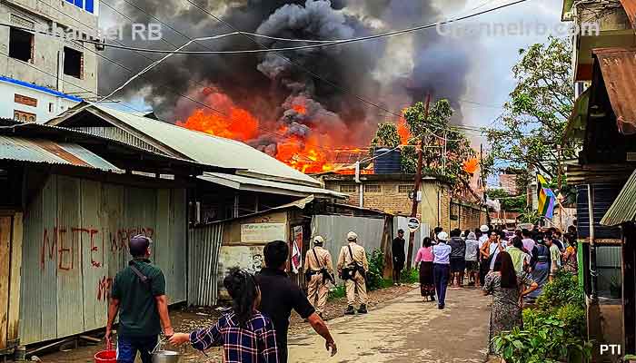 You are currently viewing മണിപ്പൂരിൽ വീണ്ടും സംഘർഷം പുകയുന്നു; നാലുപേർ കൊല്ലപ്പെട്ടു, മലനിരകളിൽ വിറക് ശേഖരിക്കാൻ നാലുപേരെ കാണാതായി, ലീമാഖോങ് പവർ സ്റ്റേഷനിൽ വൻ ഇന്ധന ചോർച്ച അരുവികളിലേക്ക് ഒഴുകുന്നു