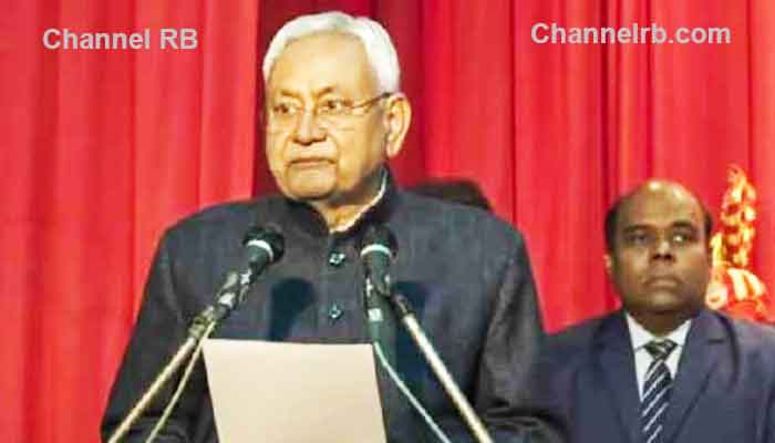 You are currently viewing ബിഹാറില്‍ എന്‍.ഡി.എ സര്‍ക്കാര്‍; നിതിഷ് കുമാര്‍ മുഖ്യമന്ത്രിയായി സത്യപ്രതിജ്ഞ ചെയ്‌തു, ജെ.ഡി.യുവിനും ബി.ജെ.പിക്കും മൂന്ന് മന്ത്രിമാര്‍ വീതം