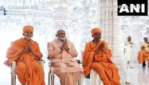 Read more about the article മധ്യപൂർവ ദേശത്തെ ഏറ്റവും വലിയ ഹിന്ദുശിലാ ക്ഷേത്രം അബുദാബിയിൽ നാടിന് സമർപ്പിച്ച് പ്രധാനമന്ത്രി നരേന്ദ്ര മോദി; സമൂഹ പ്രാർത്ഥന നടത്തി