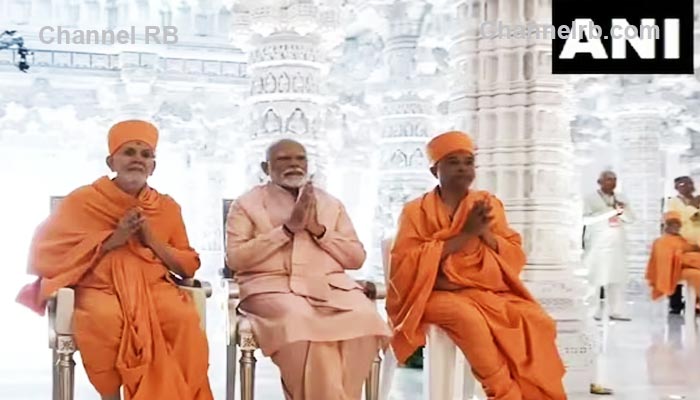 You are currently viewing മധ്യപൂർവ ദേശത്തെ ഏറ്റവും വലിയ ഹിന്ദുശിലാ ക്ഷേത്രം അബുദാബിയിൽ നാടിന് സമർപ്പിച്ച് പ്രധാനമന്ത്രി നരേന്ദ്ര മോദി; സമൂഹ പ്രാർത്ഥന നടത്തി