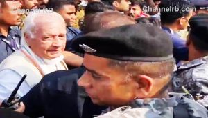 Read more about the article മട്ടന്നൂരിൽ ഗവർണർക്ക് എതിരെ എസ്.എഫ്.ഐ കരിങ്കൊടി പ്രതിഷേധം; വാഹനത്തിൽ നിന്നും ഇറങ്ങി വെല്ലുവിളിച്ച് ആരിഫ് മുഹമ്മദ് ഖാൻ