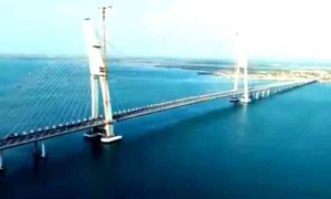 Read more about the article ഇന്ത്യയിലെ ഏറ്റവും നീളം കൂടിയ കേബിൾ പാലം നാടിന് സമർപ്പിച്ചു; ഭഗവദ് ഗീതയിലെ ശ്ലോകങ്ങളാൽ അലങ്കരിച്ച നടപ്പാതയും ഇരുവശങ്ങളിൽ ശ്രീകൃഷ്ണൻ്റെ ചിത്രങ്ങളും ഉൾക്കൊള്ളുന്ന സവിശേഷമായ രൂപകൽപ്പന; ചെലവഴിച്ചത് 979 കോടി