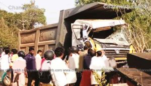 Read more about the article ടോറസ് ലോറി ബൈക്കിൽ ഇടിച്ച് ബസ്‌വെയിറ്റിംഗ് ഷെഡിലേക്ക് പാഞ്ഞുകയറി; അത്ഭുതകരമായി യാത്രക്കാരന്‍ രക്ഷപ്പെട്ടു